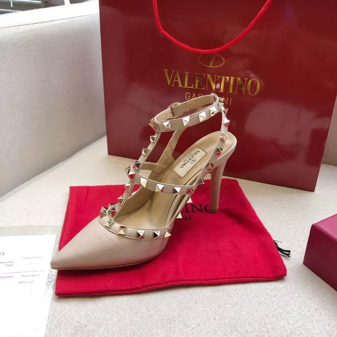 Valentino Sandal For Women Sleek 663