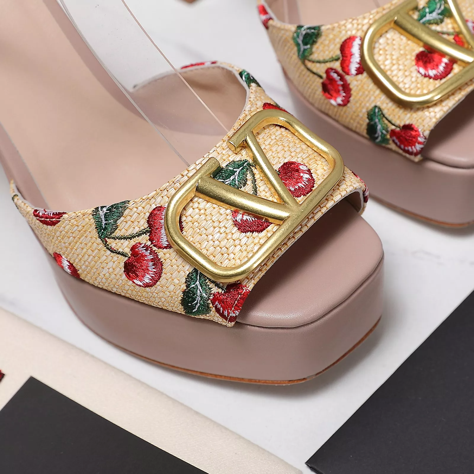 Valentino Sandal For Women SmartChoice 4542