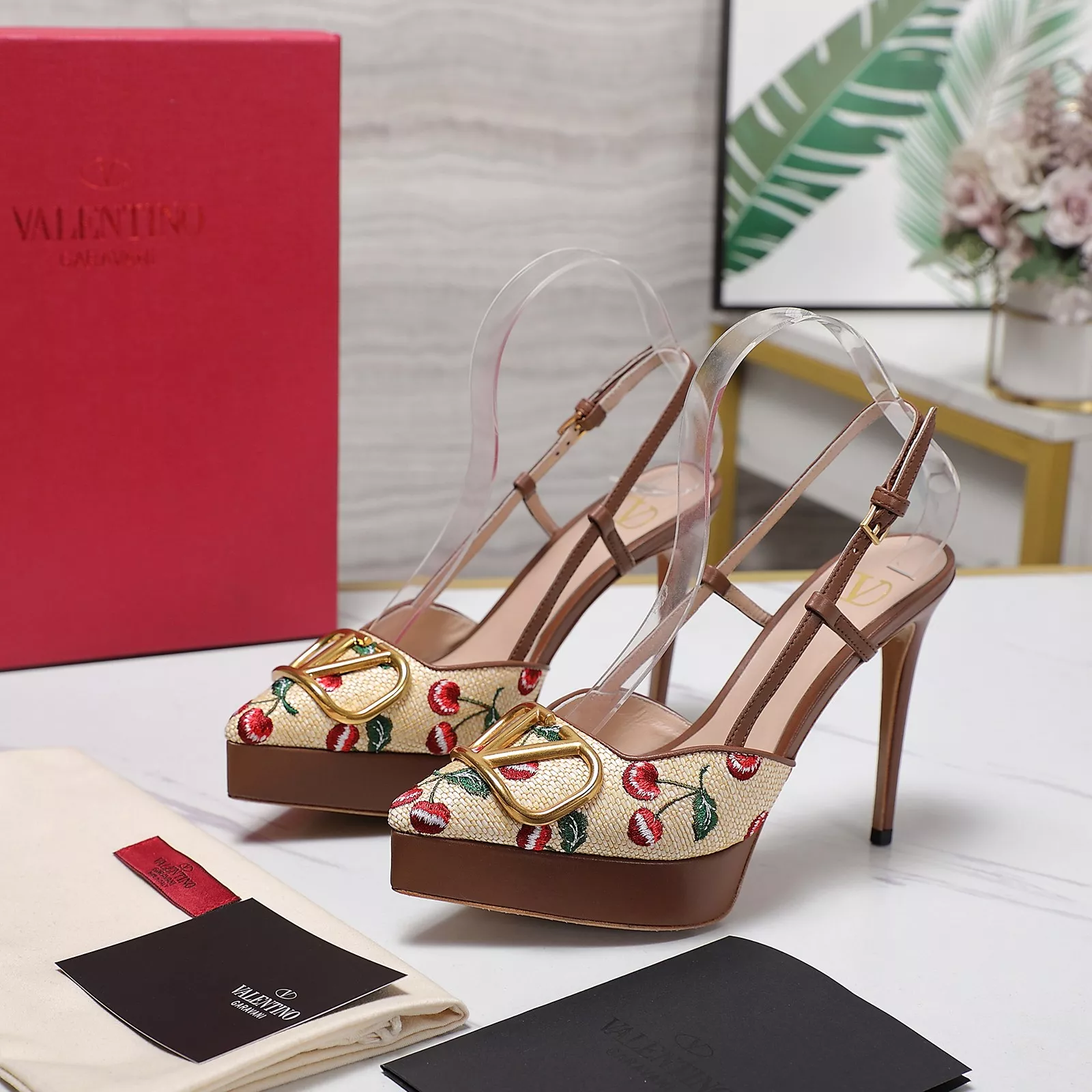 Valentino Sandal For Women Soft 641