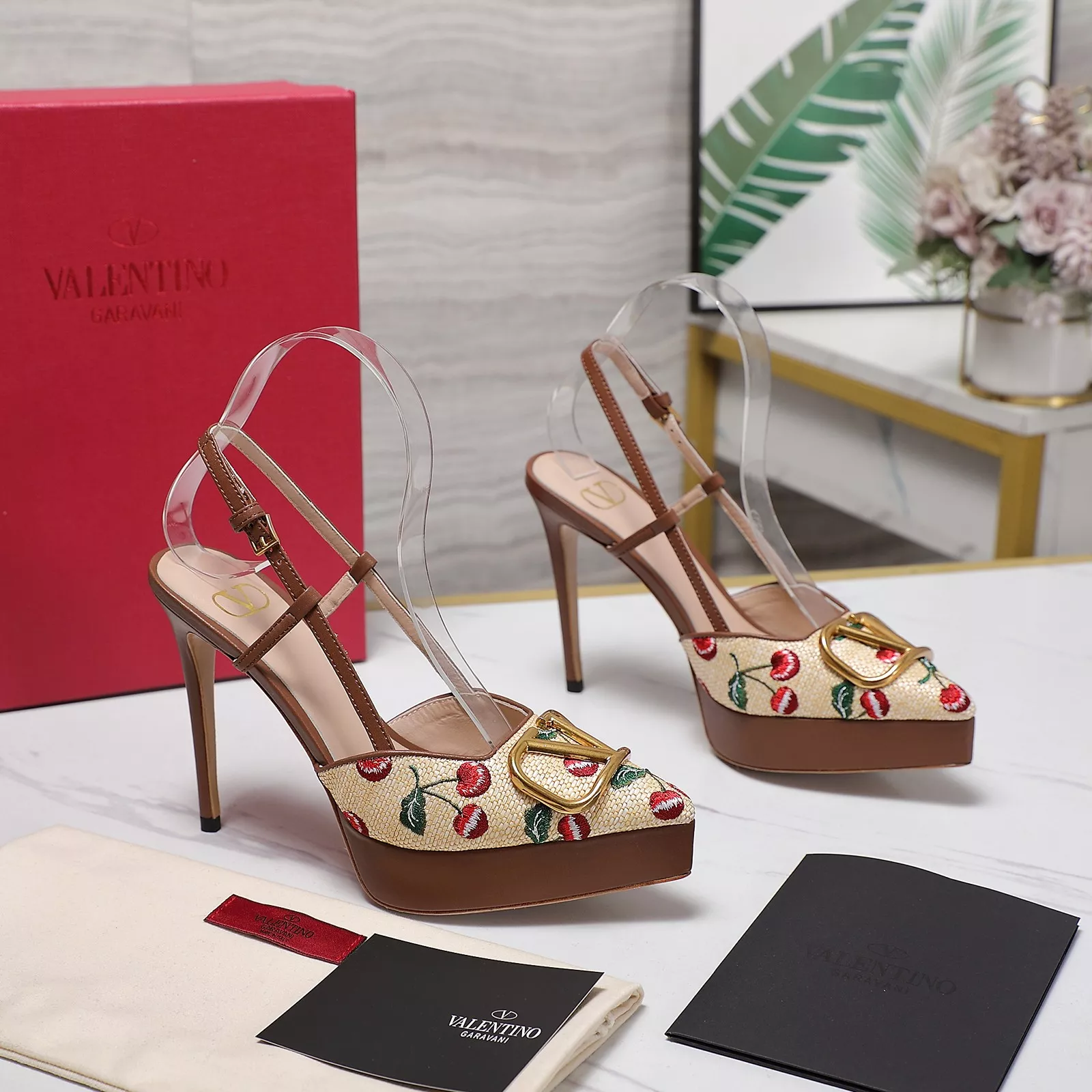 Valentino Sandal For Women Soft 641