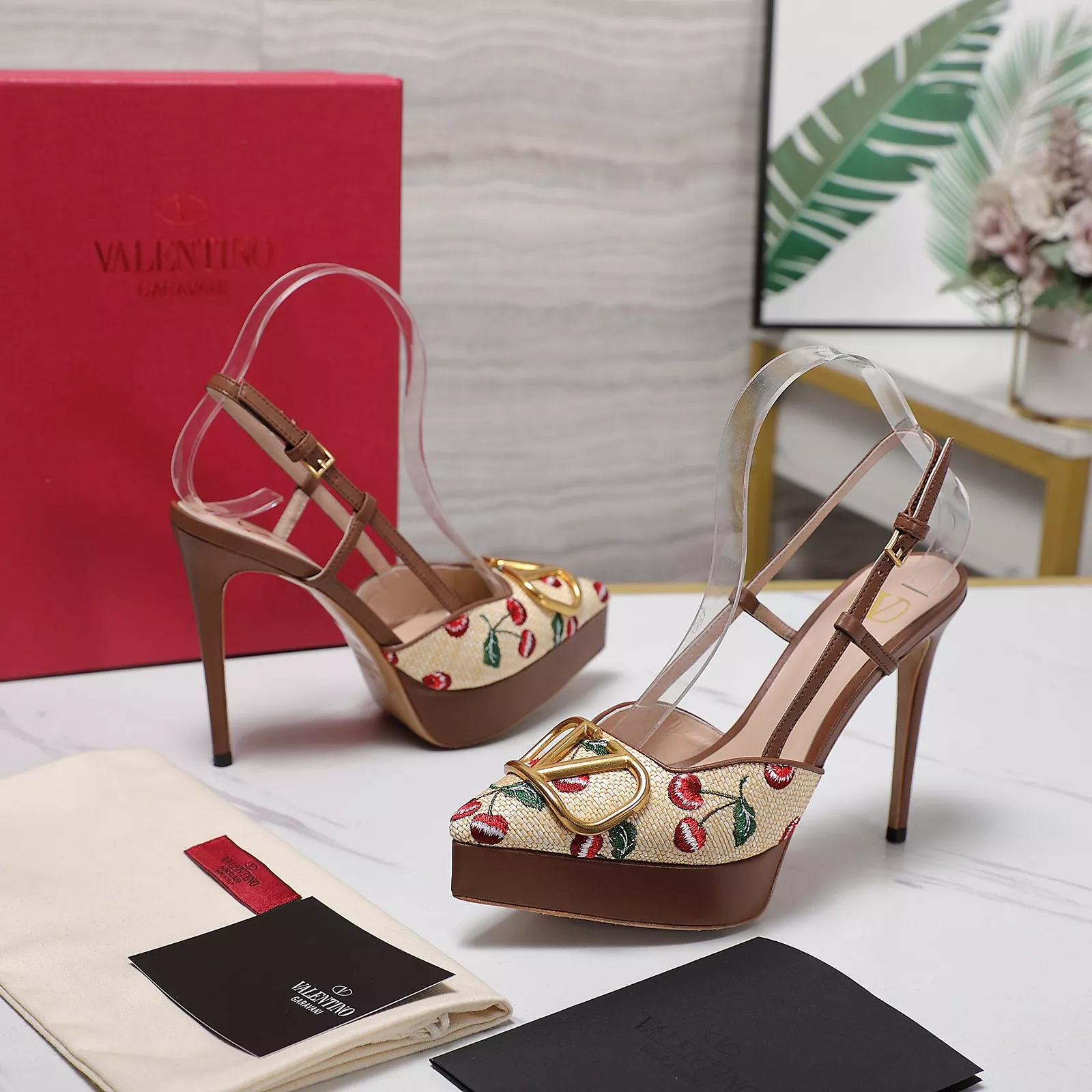 Valentino Sandal For Women Soft 641