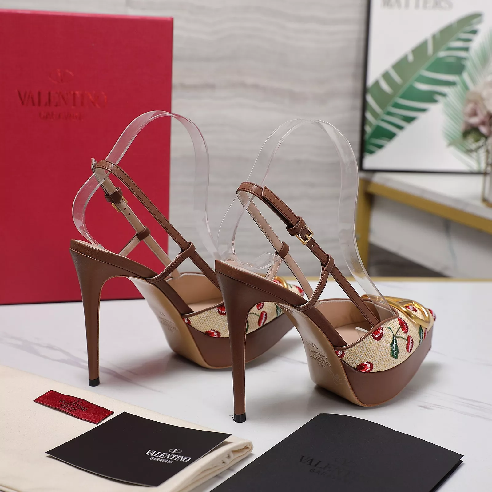 Valentino Sandal For Women Soft 641