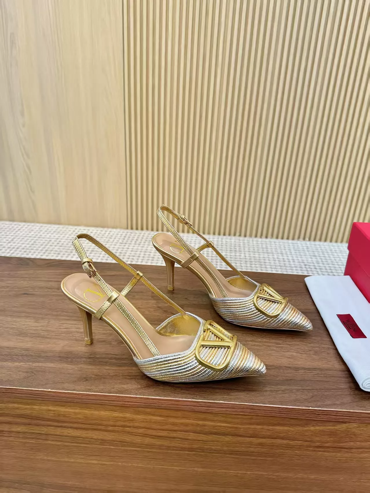 Valentino Sandal For Women Timeless 4483