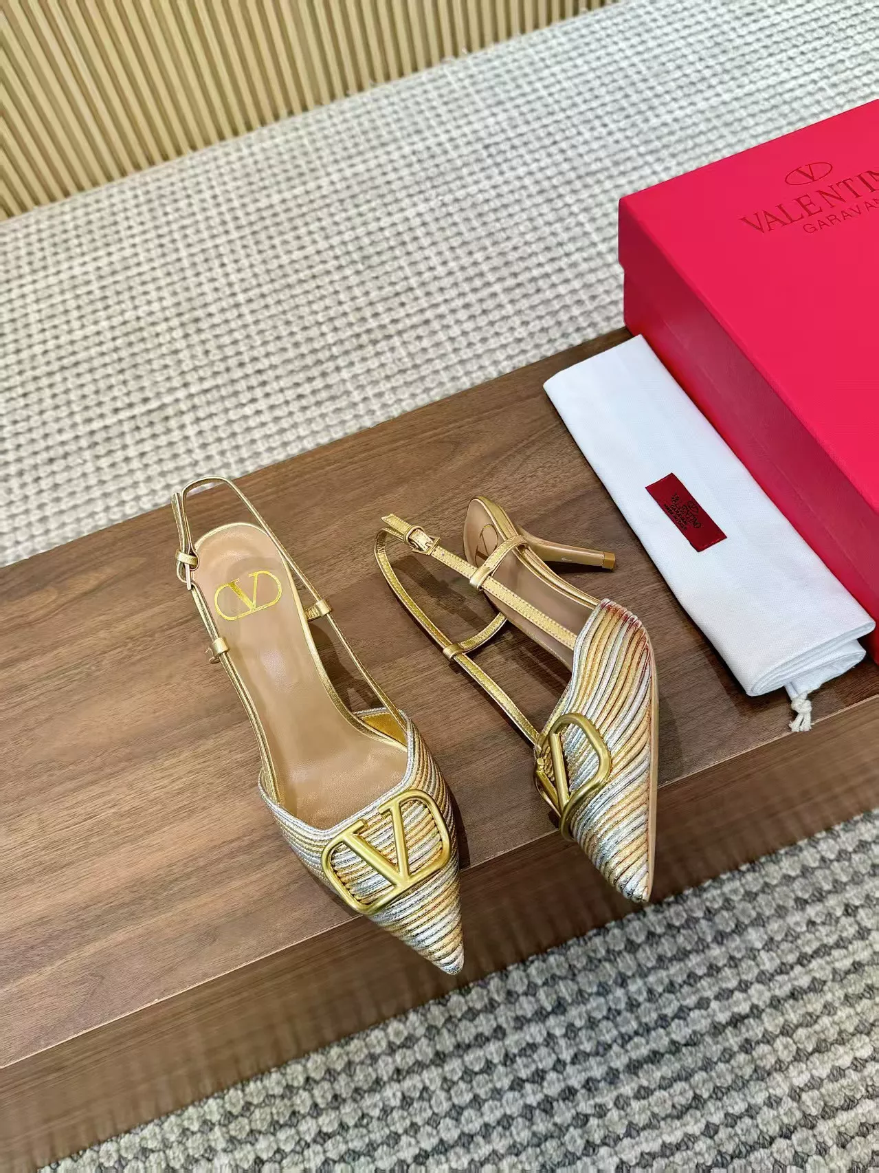 Valentino Sandal For Women Timeless 4483