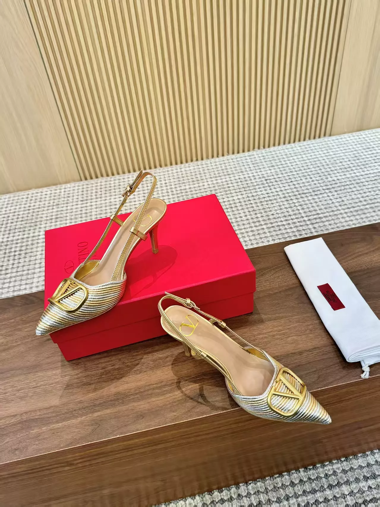 Valentino Sandal For Women Timeless 4483