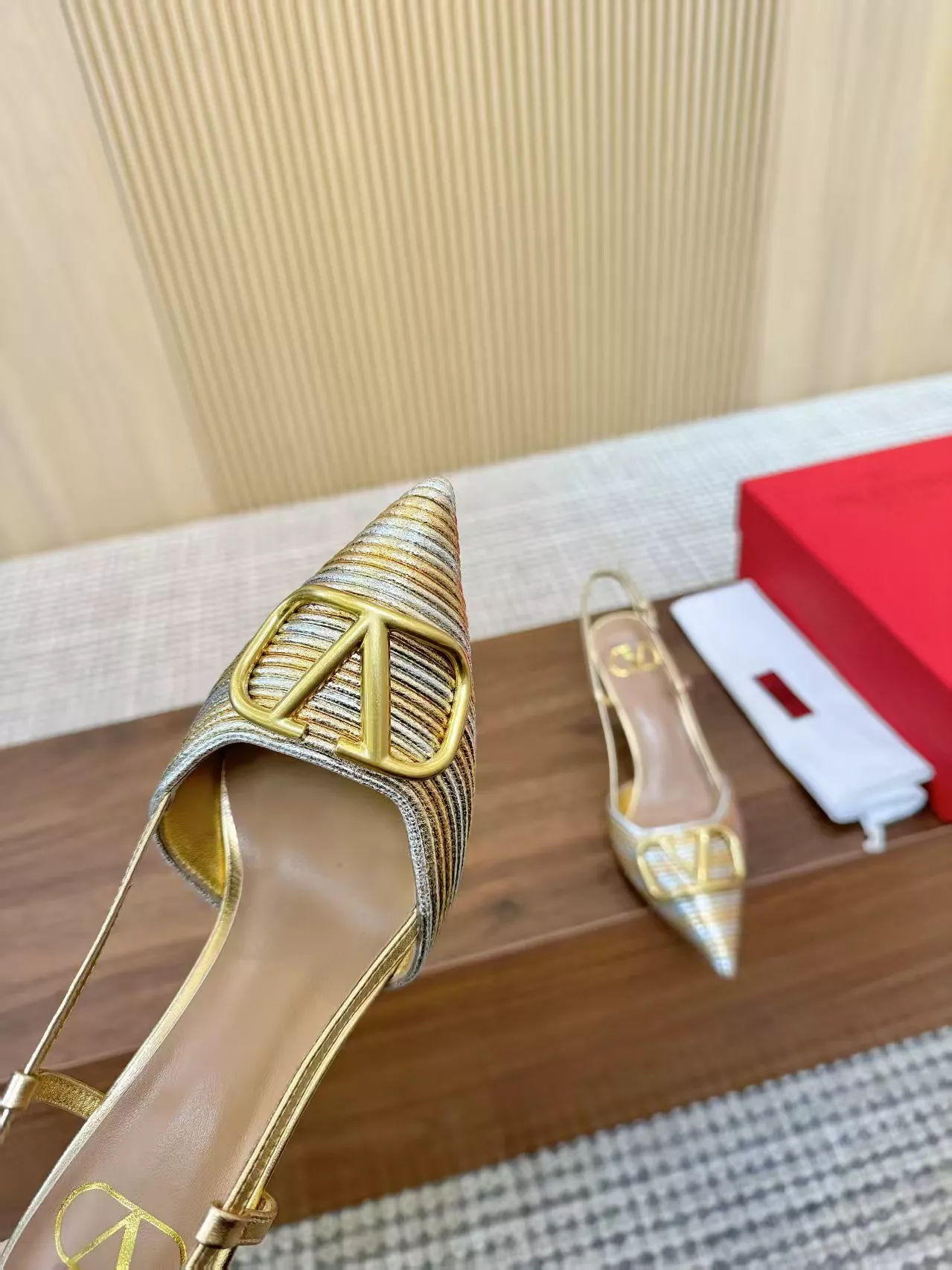 Valentino Sandal For Women Timeless 4483