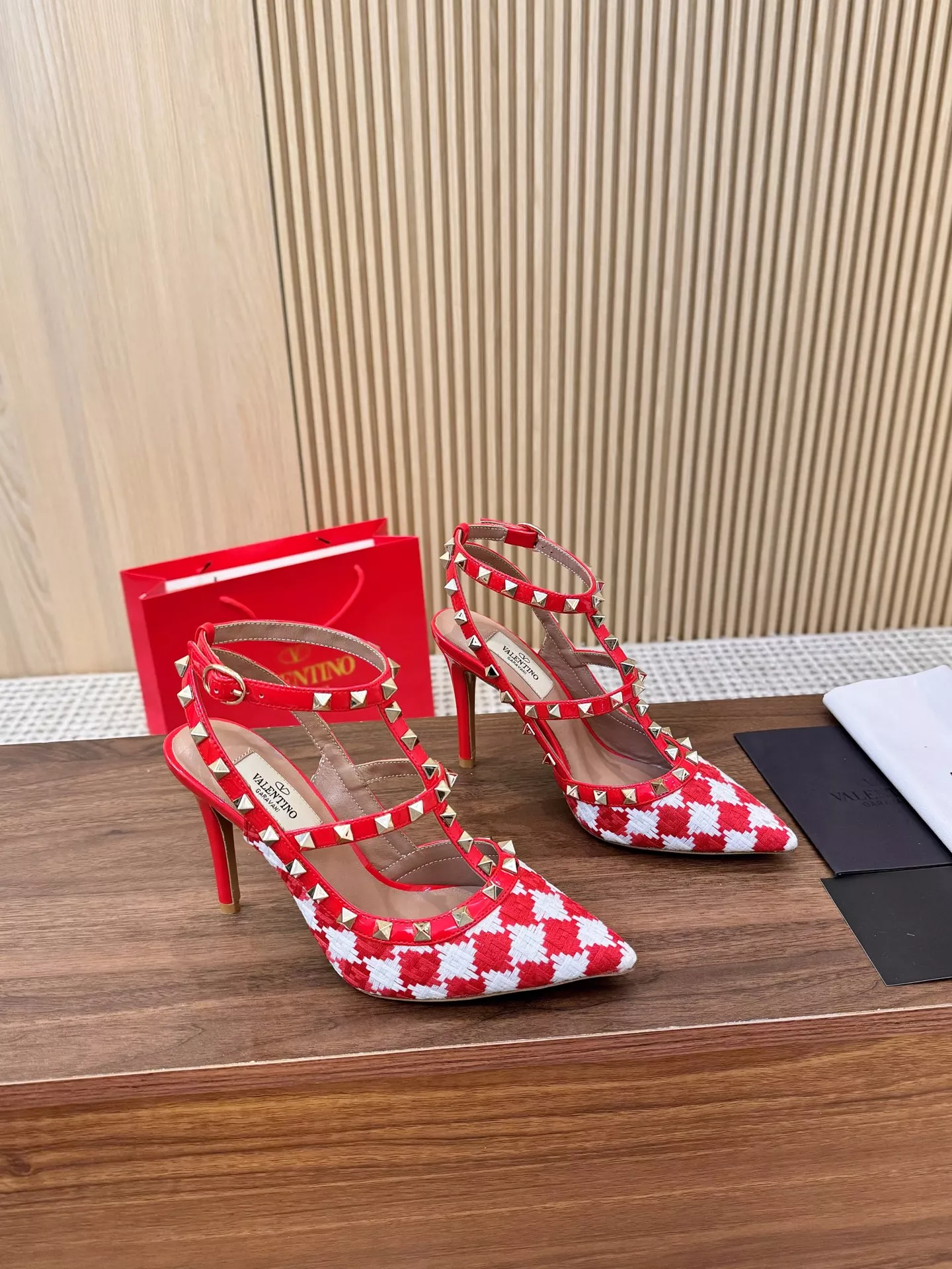 Valentino Sandal For Women Unique 2353