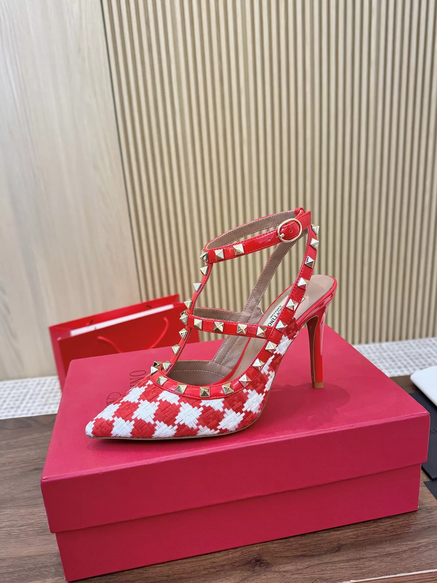 Valentino Sandal For Women Unique 2353