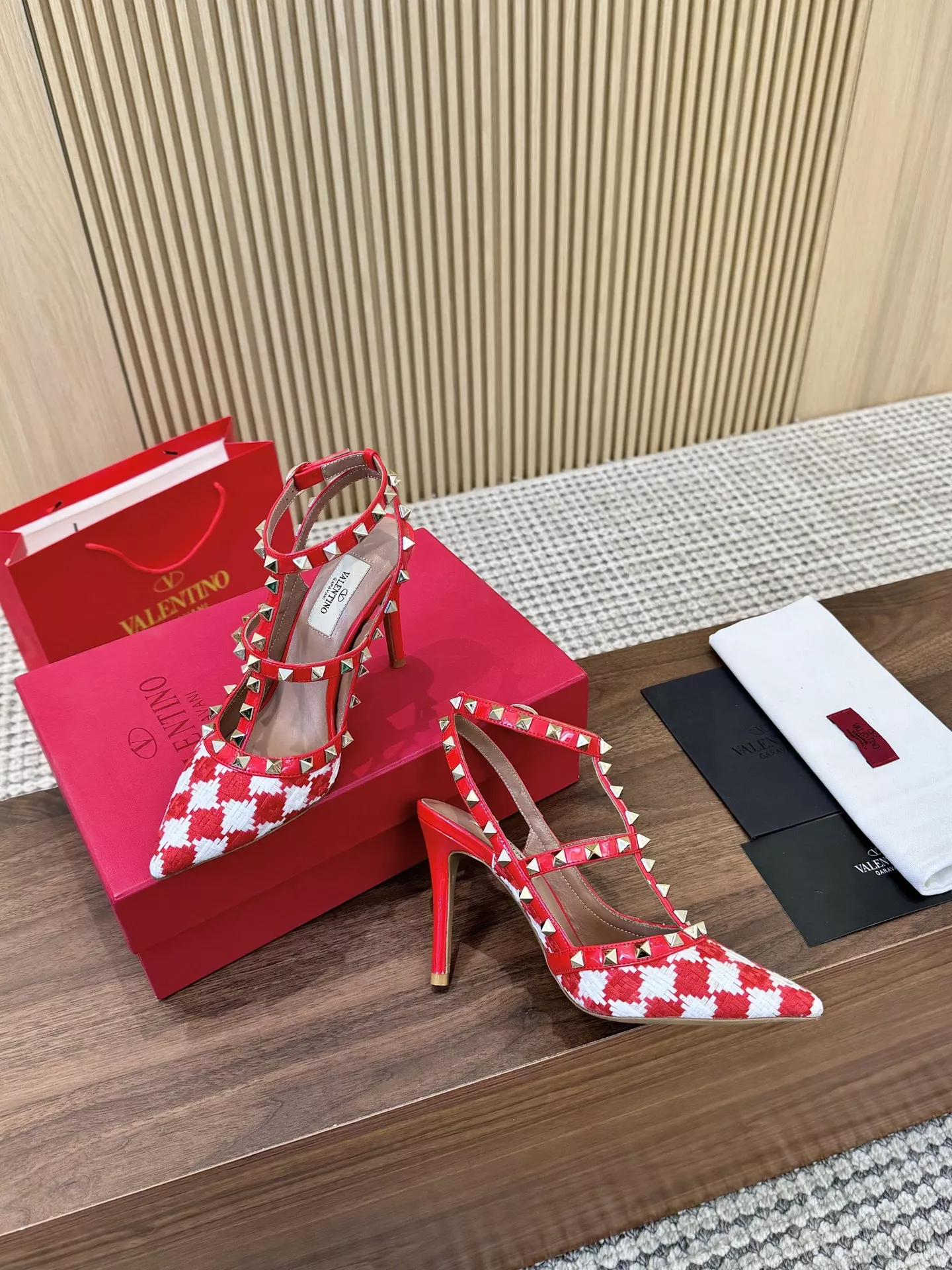 Valentino Sandal For Women Unique 2353
