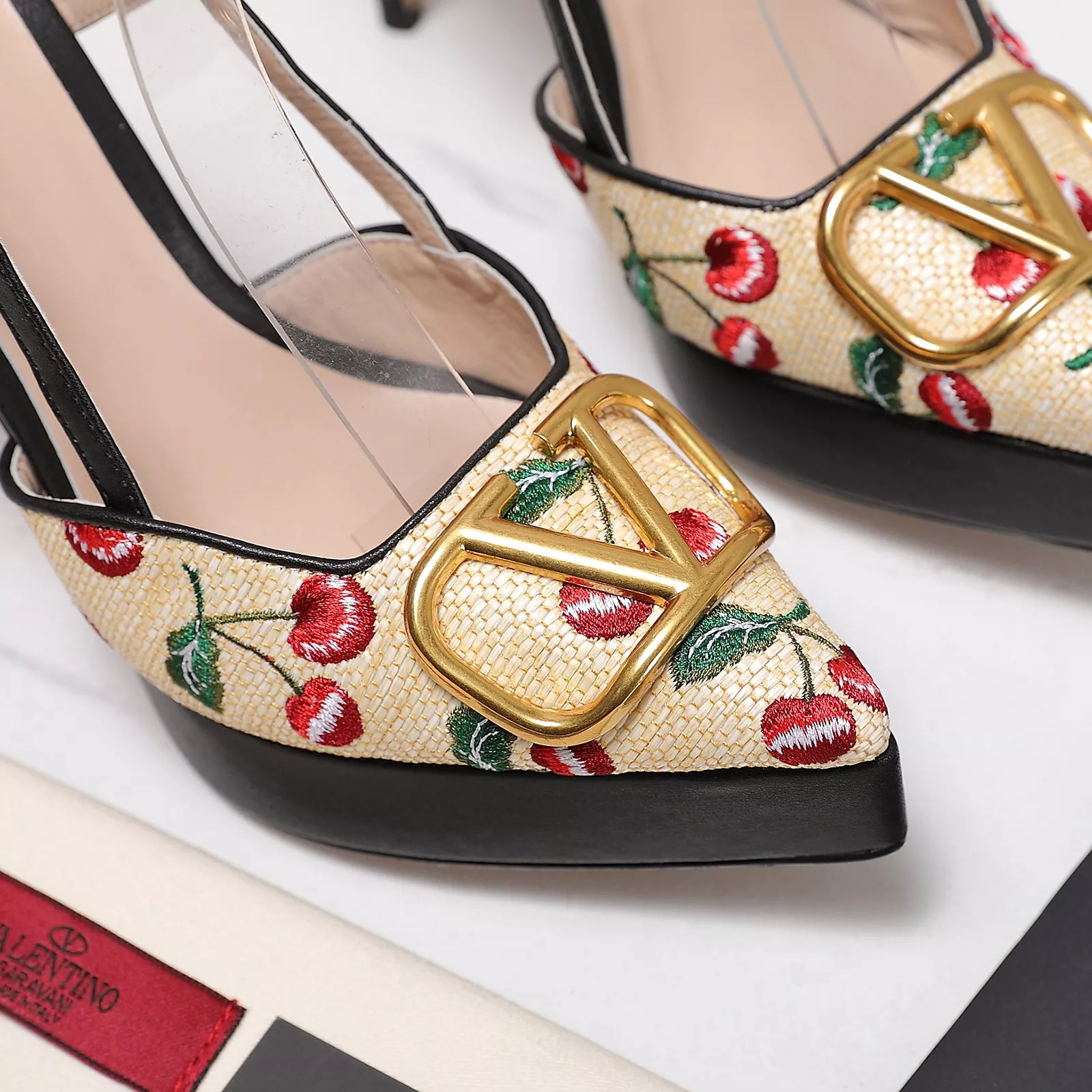 Valentino Sandal For Women UrbanStyle 2347
