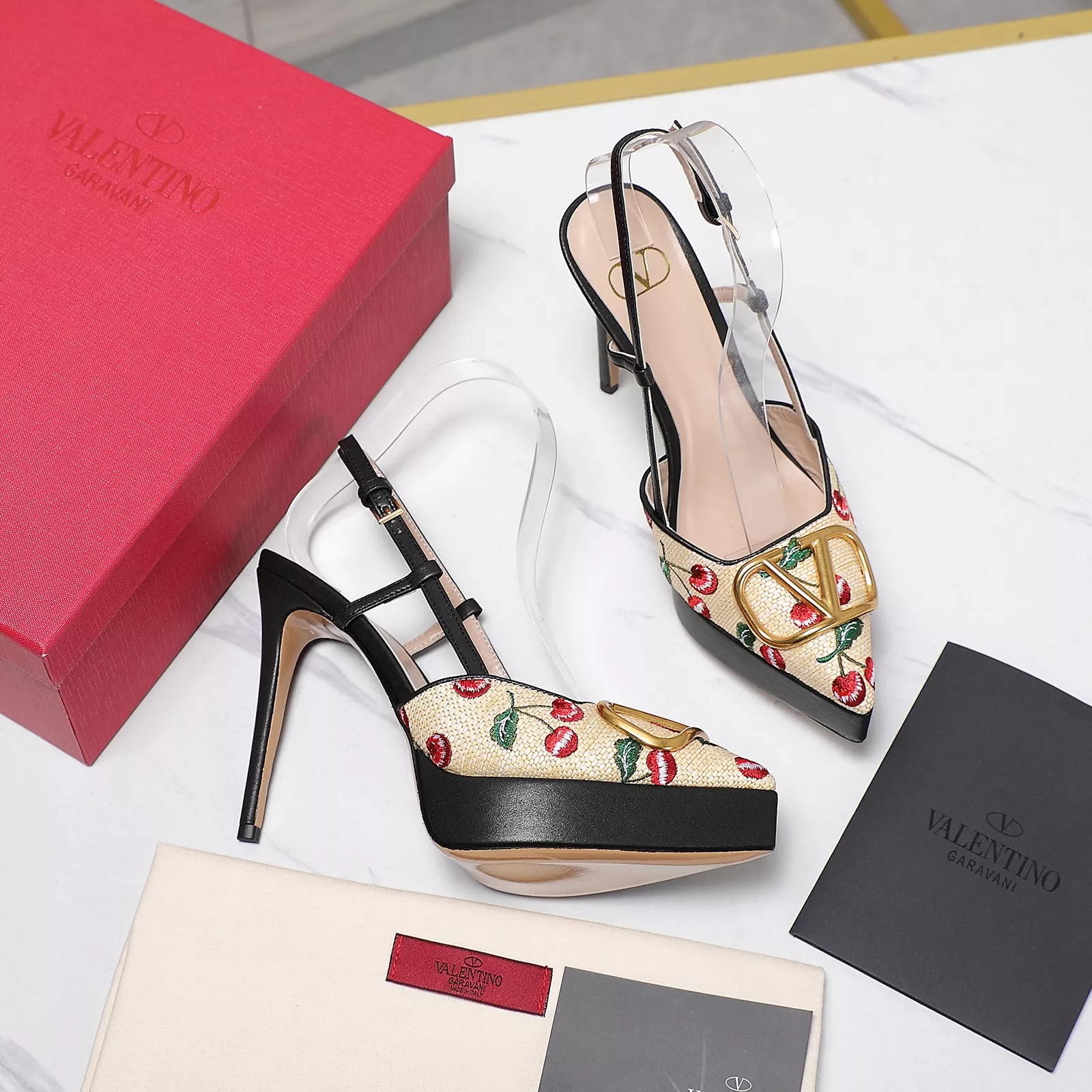 Valentino Sandal For Women UrbanStyle 2347