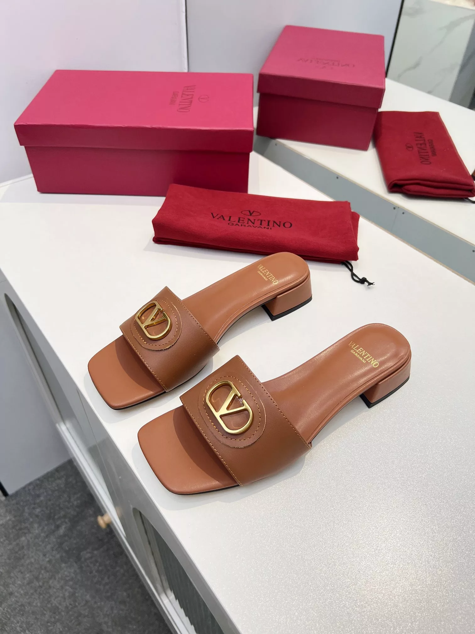 Valentino Slippers For Women AllSeason 4331
