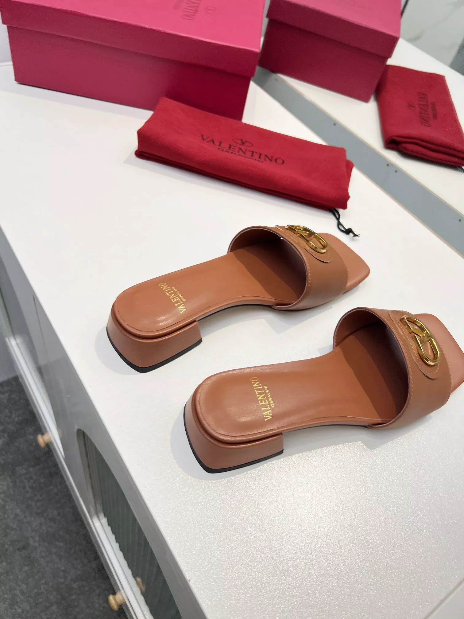 Valentino Slippers For Women AllSeason 4331