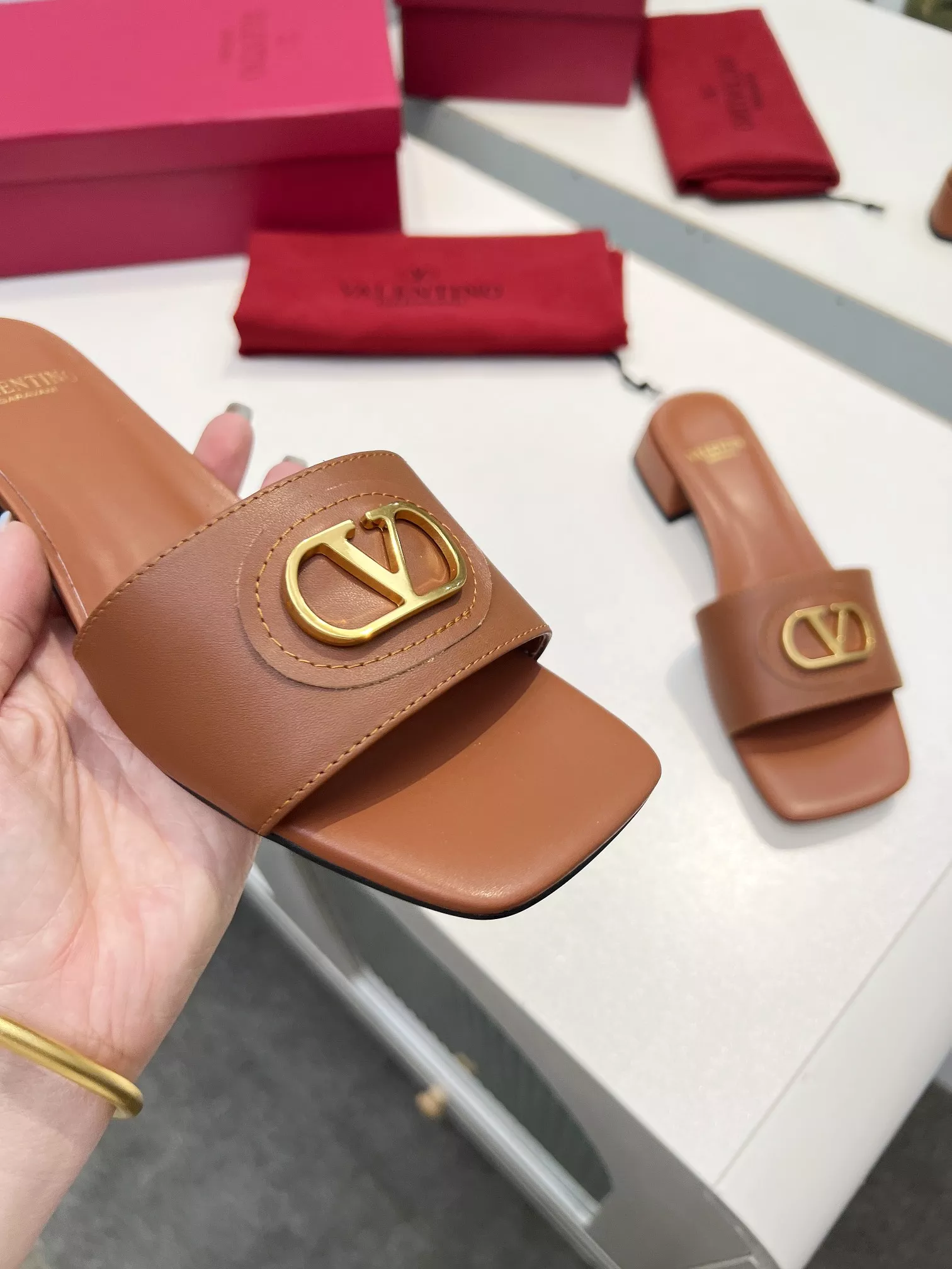 Valentino Slippers For Women AllSeason 4331
