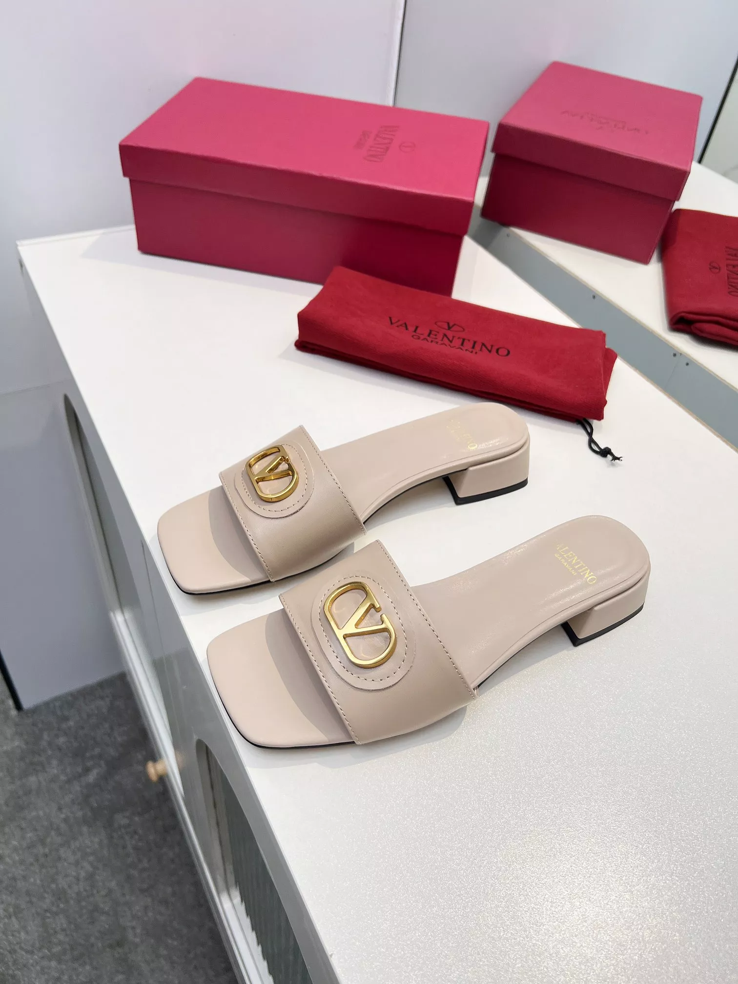 Valentino Slippers For Women DailyWear 2172