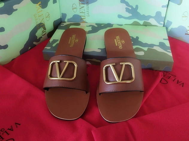 Valentino Slippers For Women Durable 6411