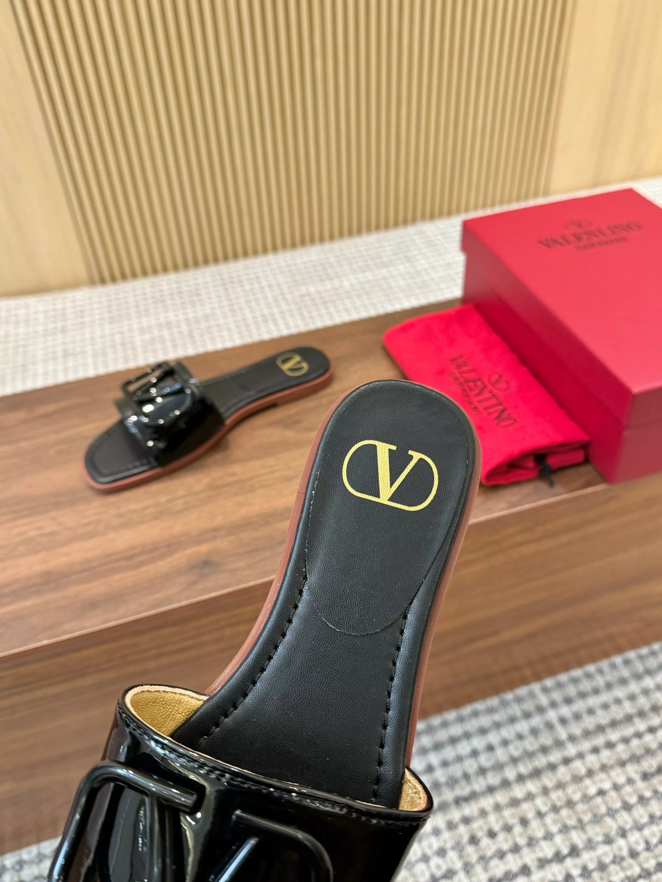 Valentino Slippers For Women Elegant 6747