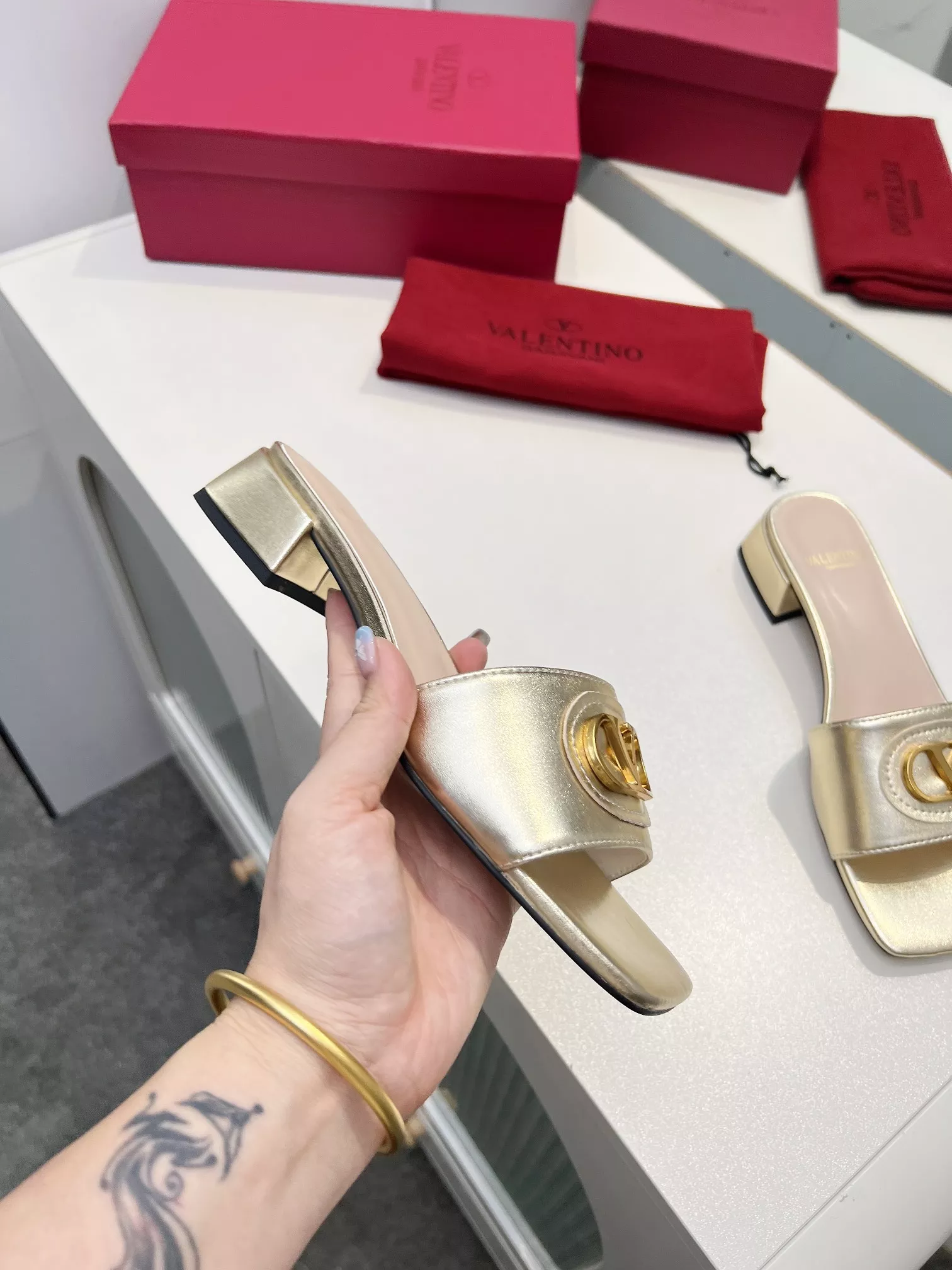 Valentino Slippers For Women EyeCatching 3555