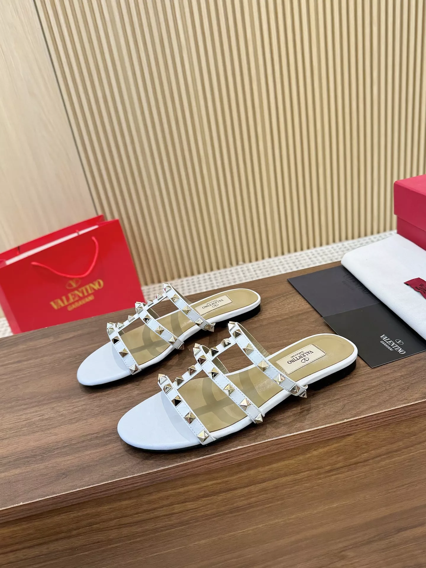 Valentino Slippers For Women EyeCatching 6290