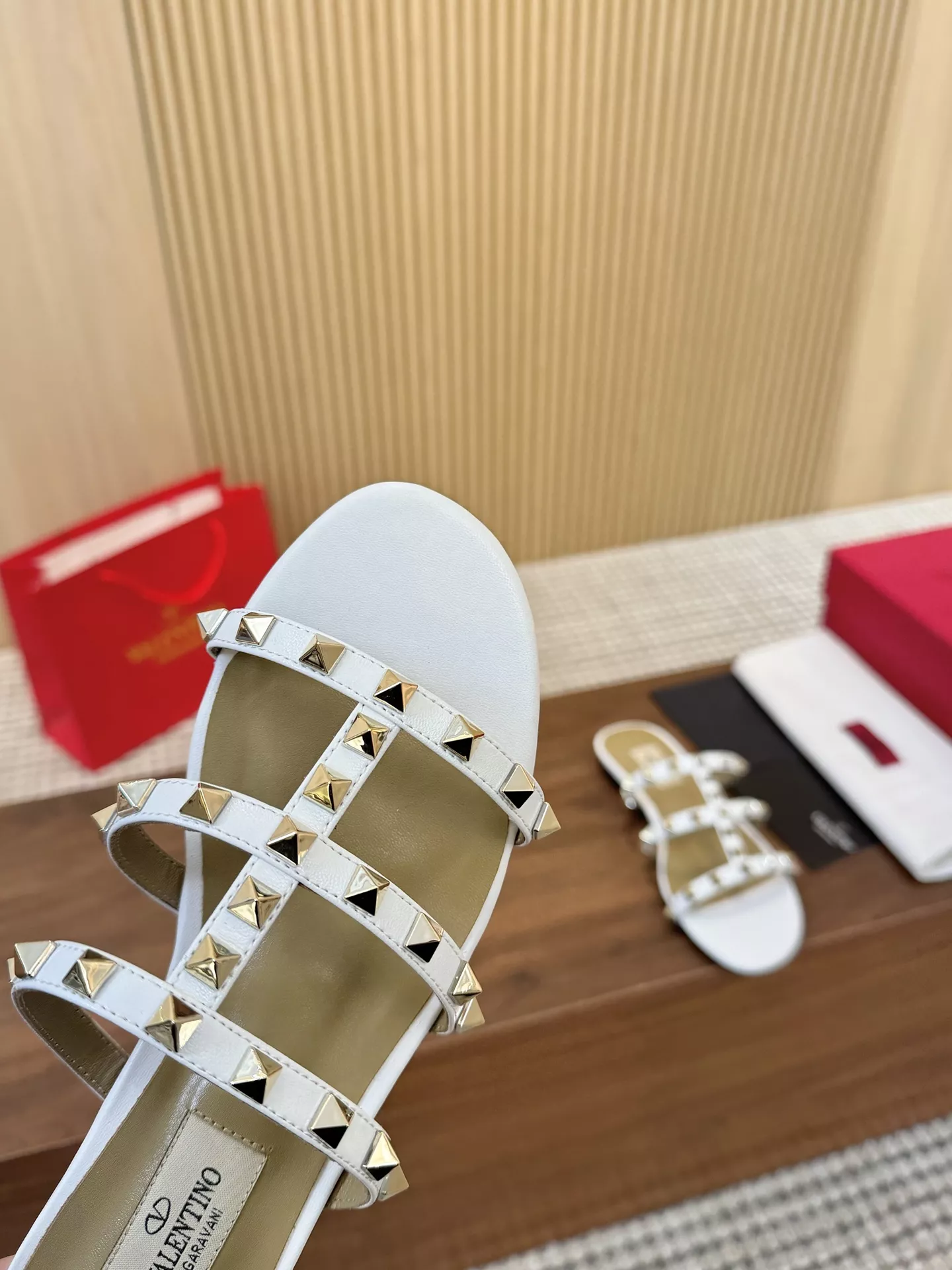 Valentino Slippers For Women EyeCatching 6290