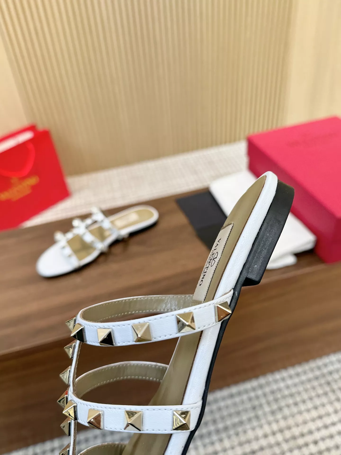 Valentino Slippers For Women EyeCatching 6290