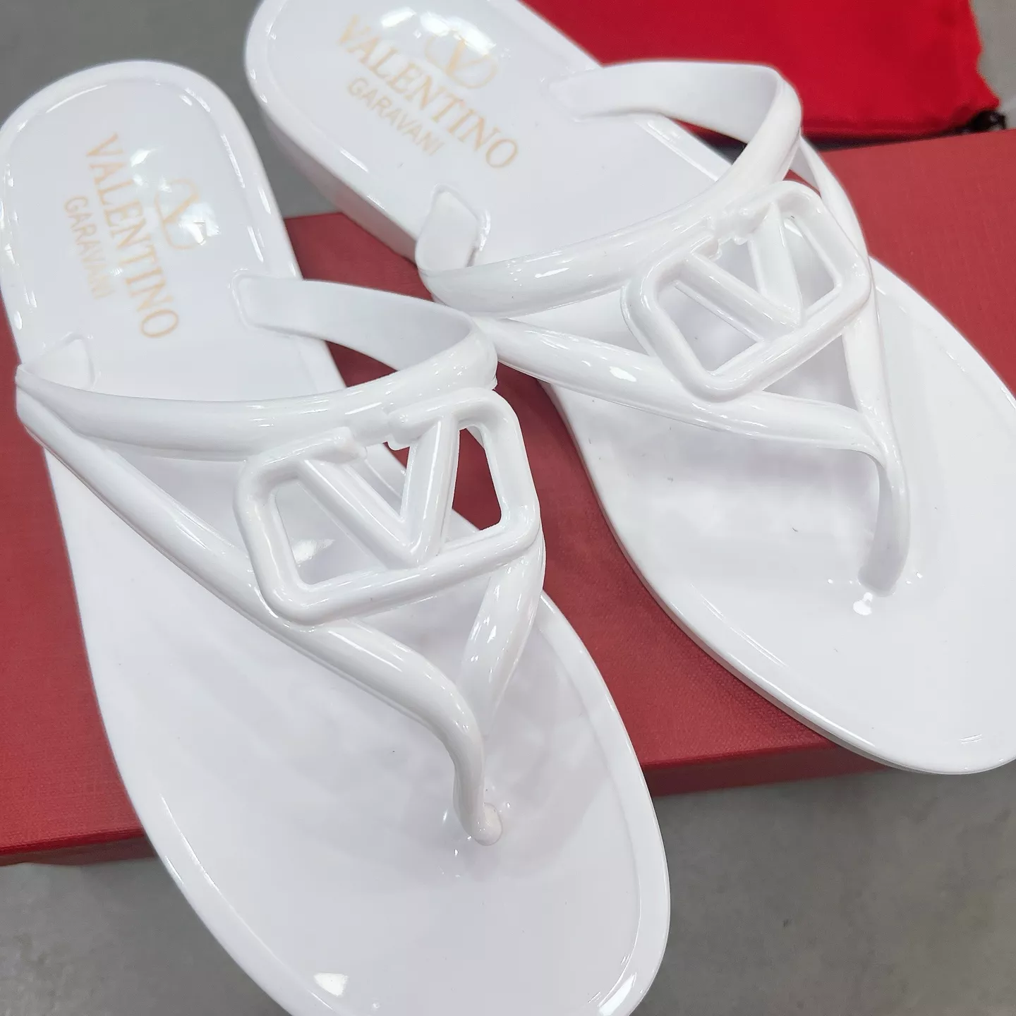 Valentino Slippers For Women Fashionable 6552