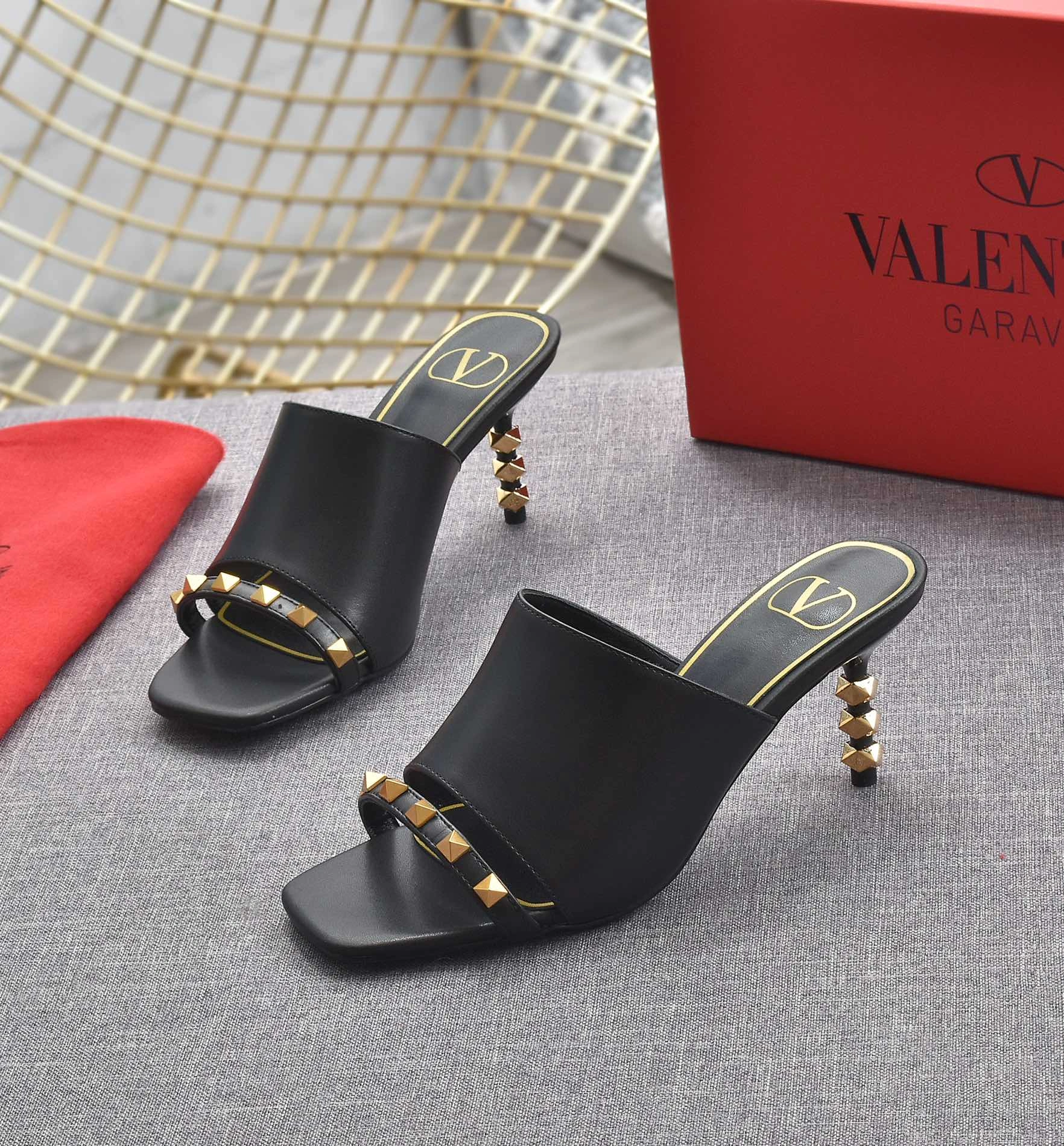 Valentino Slippers For Women Timeless 7926