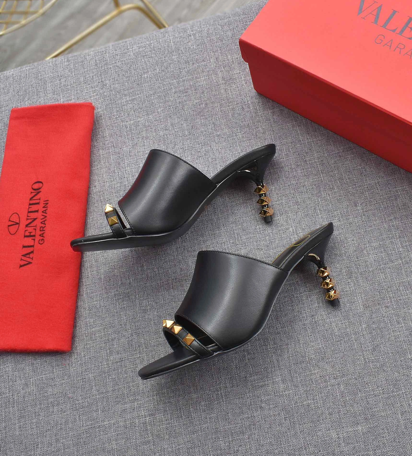 Valentino Slippers For Women Timeless 7926