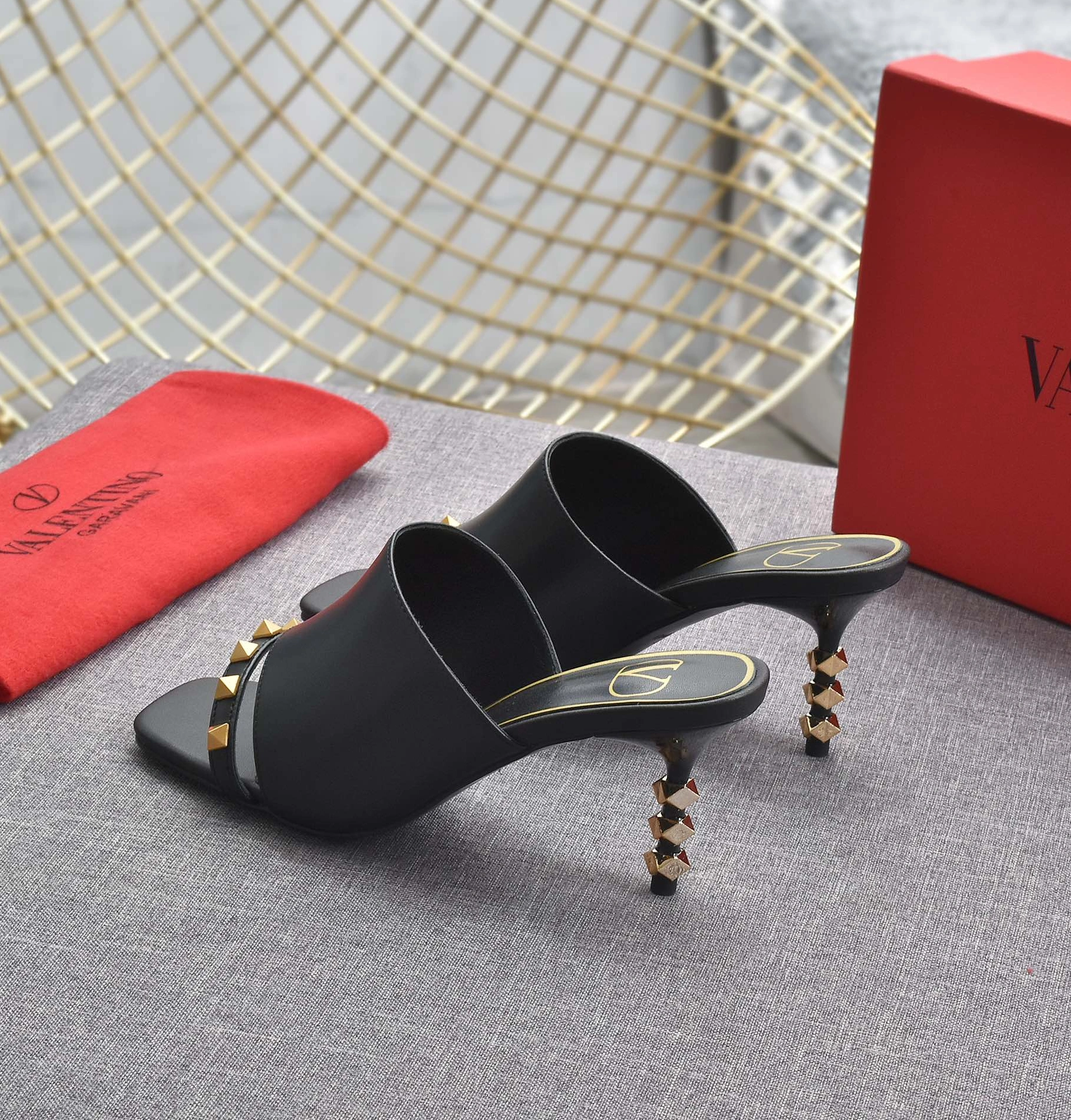 Valentino Slippers For Women Timeless 7926