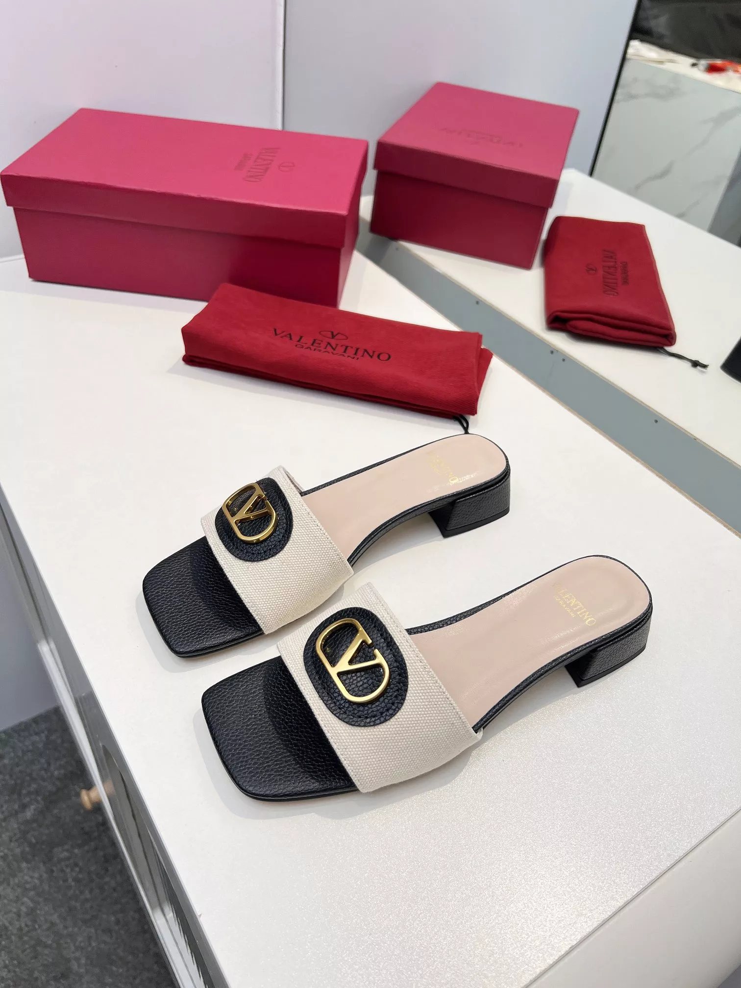 Valentino Slippers For Women Trendy 2473