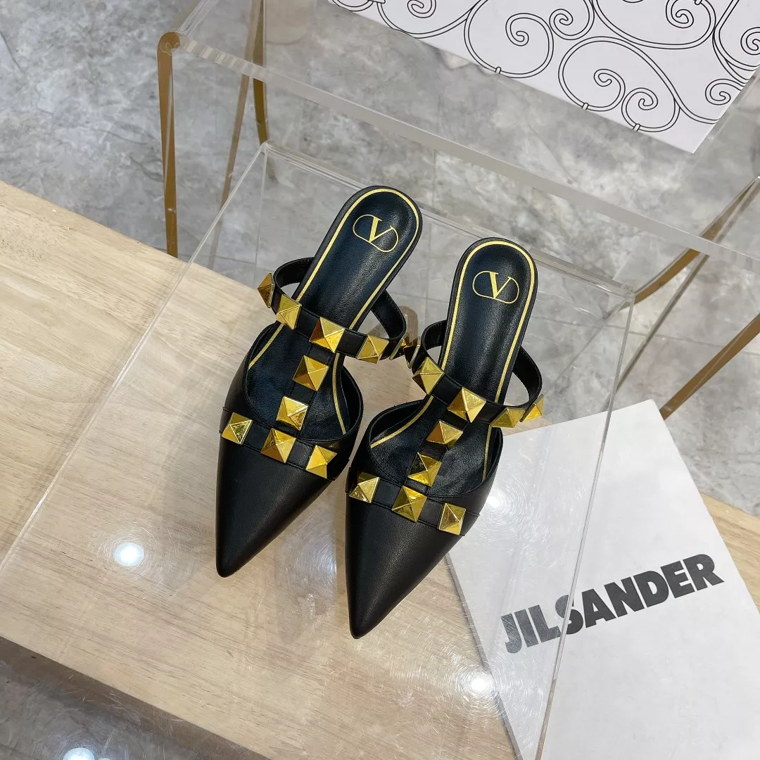 Valentino Slippers For Women Versatile 7903