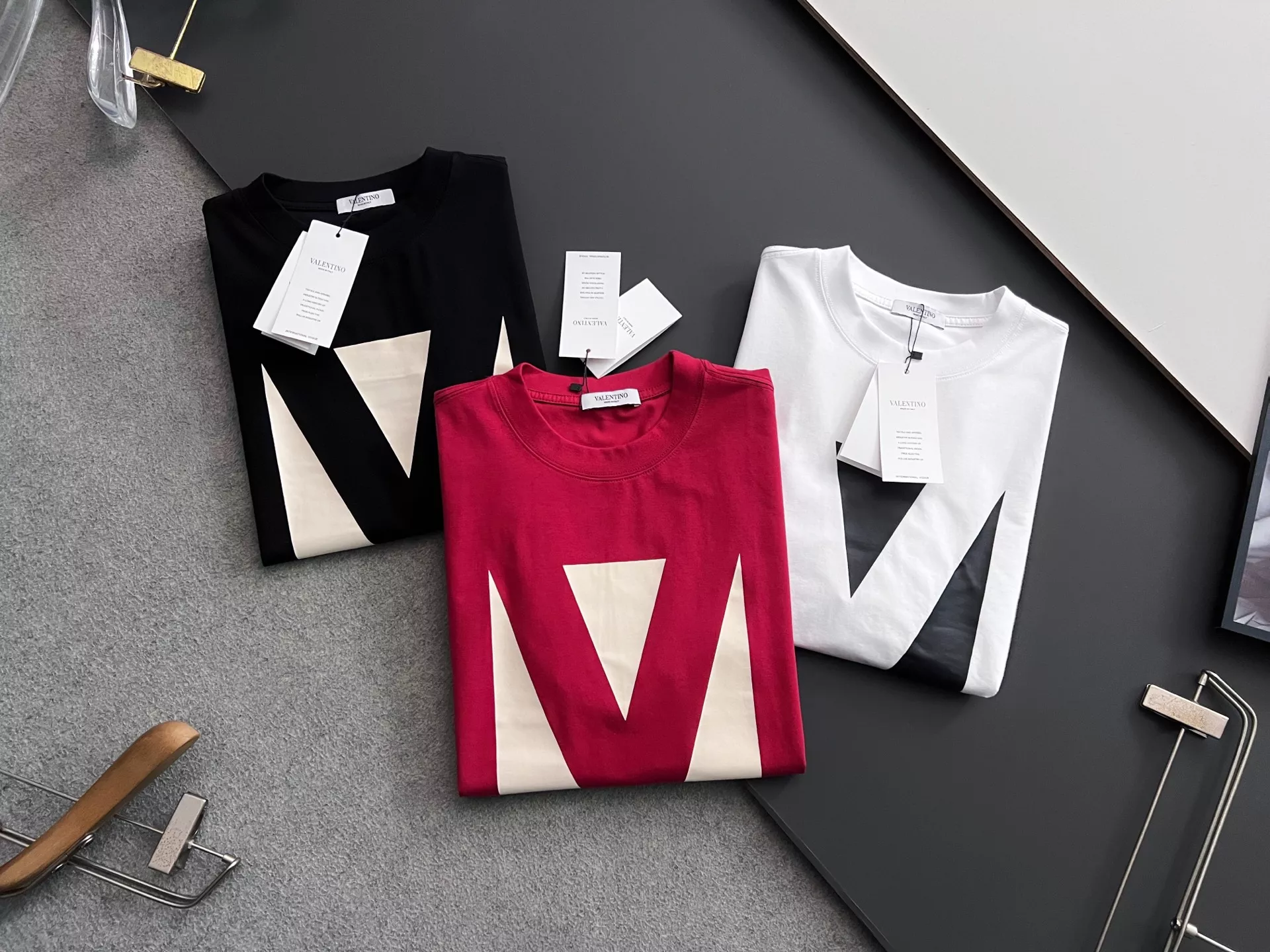 Valentino T-Shirts Short Sleeved For Unisex AllSeason 6087