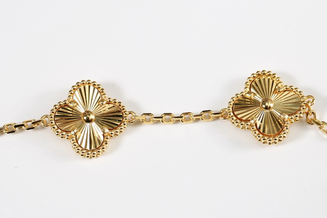 Van Cleef & Arpels Bracelet For Women DailyWear 688