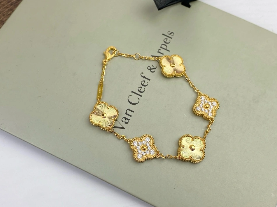 Van Cleef & Arpels Bracelet For Women Durable 7390