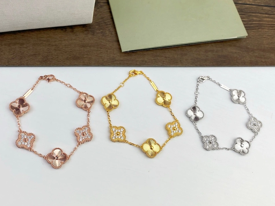 Van Cleef & Arpels Bracelet For Women Durable 7390