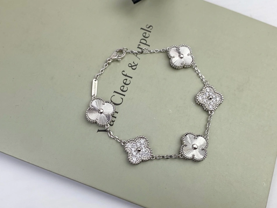 Van Cleef & Arpels Bracelet For Women Timeless 4084