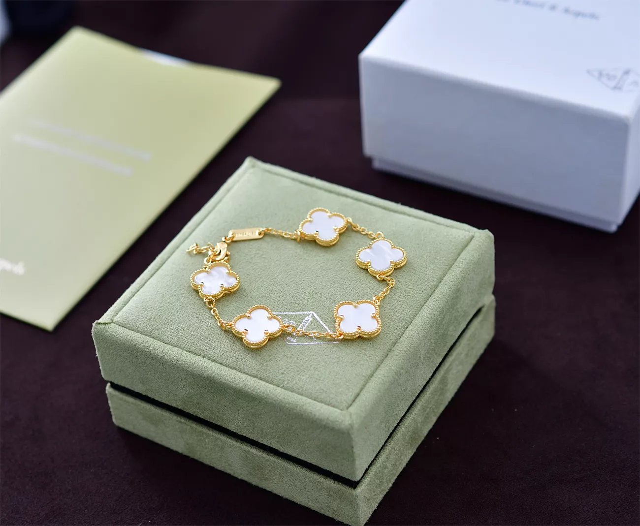 Van Cleef & Arpels Bracelets For Women AllSeason 7689