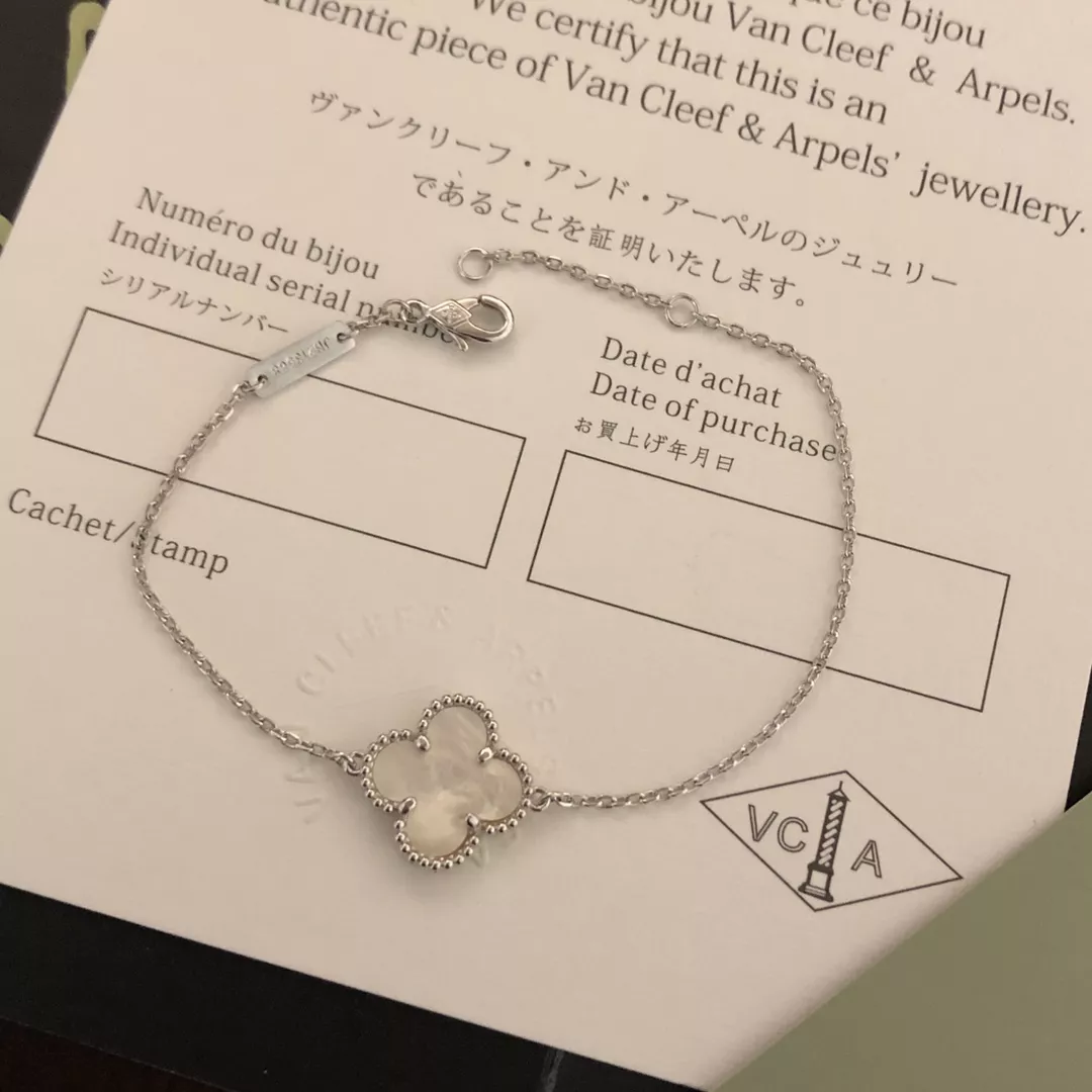 Van Cleef & Arpels Bracelets For Women Comfortable 3890