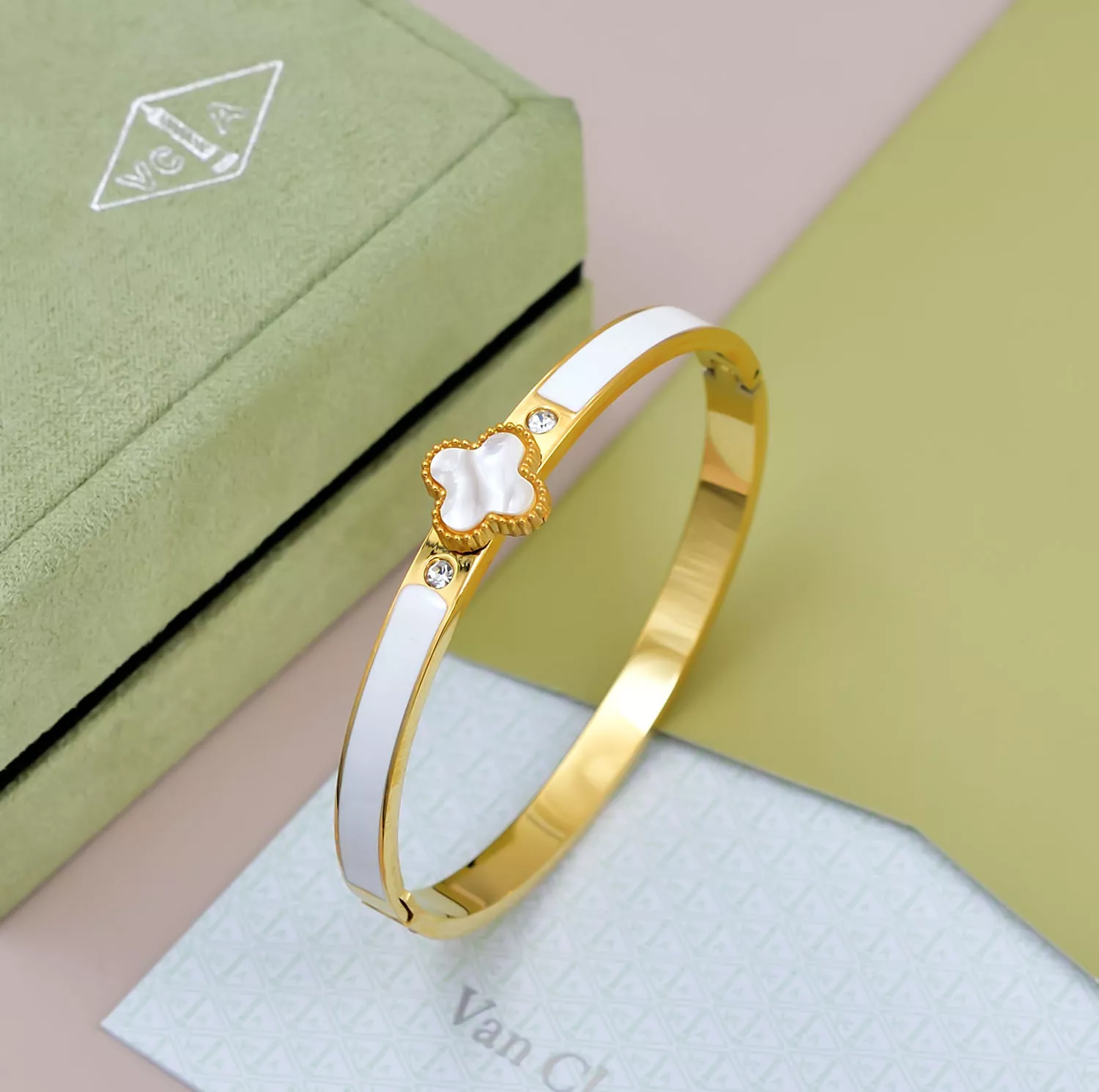 Van Cleef & Arpels Bracelets For Women Comfortable 5520