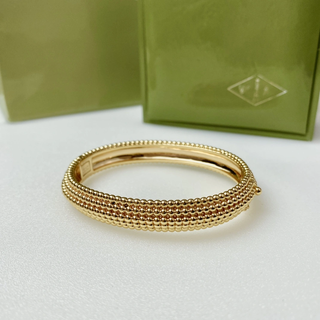 Van Cleef & Arpels Bracelets For Women Elegant 8096