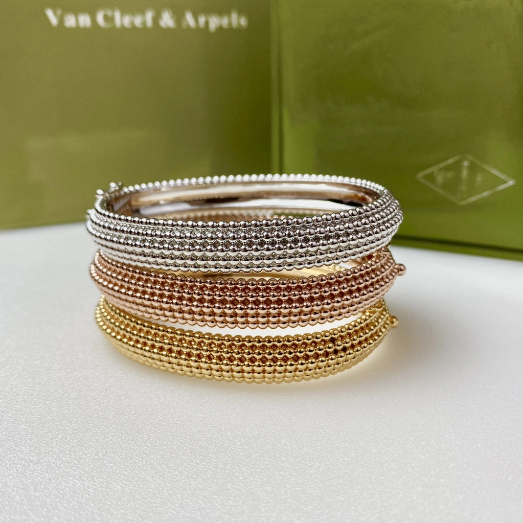 Van Cleef & Arpels Bracelets For Women Elegant 8096
