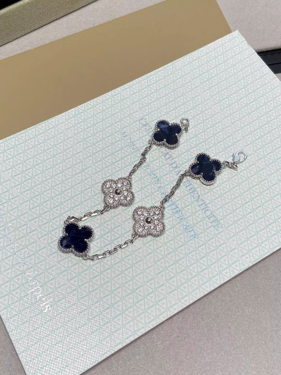 Van Cleef & Arpels Bracelets For Women Elegant 9662
