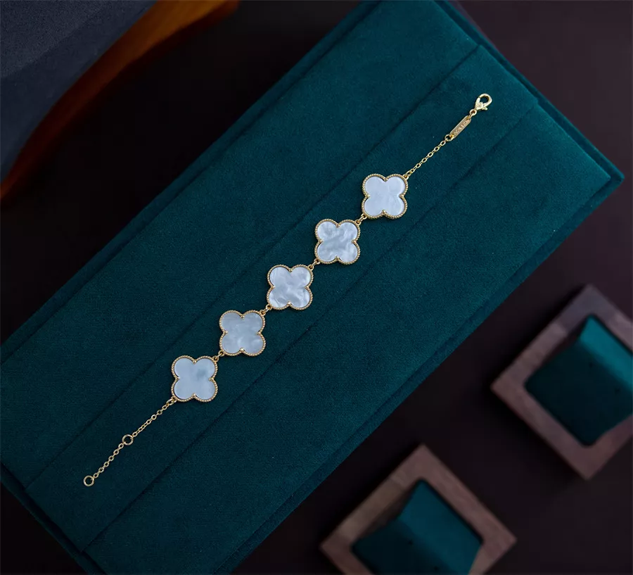 Van Cleef & Arpels Bracelets For Women Modern 352