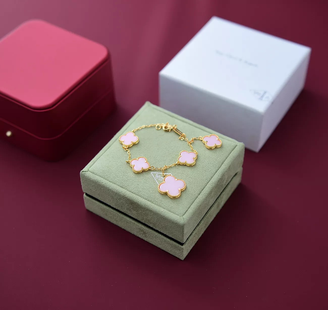 Van Cleef & Arpels Bracelets For Women Practical 7581