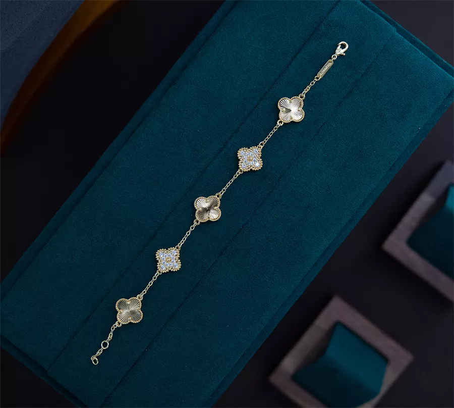 Van Cleef & Arpels Bracelets For Women Refined 2041