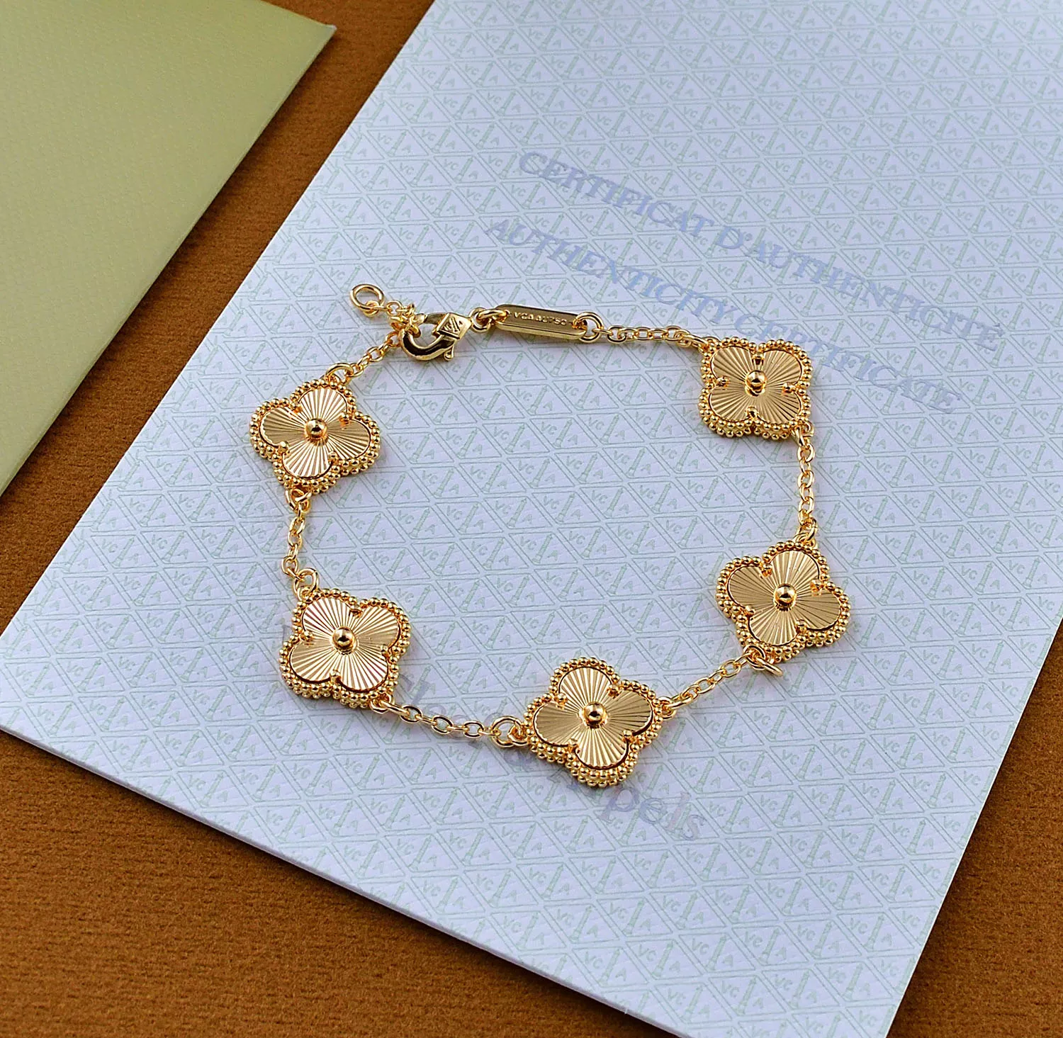Van Cleef & Arpels Bracelets For Women Sleek 2141