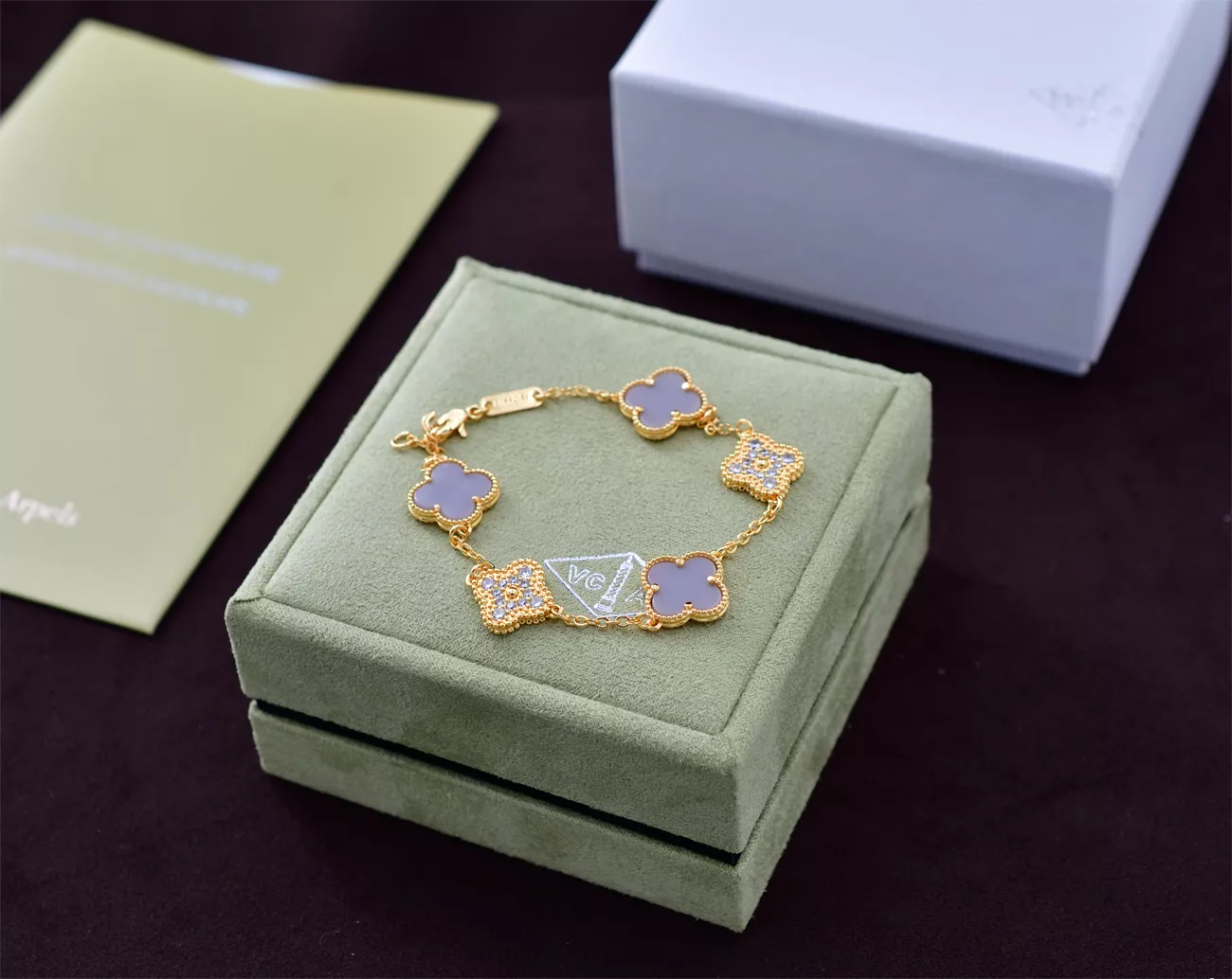 Van Cleef & Arpels Bracelets For Women Sleek 8823