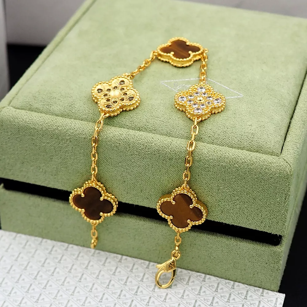 Van Cleef & Arpels Bracelets For Women Sleek 9259