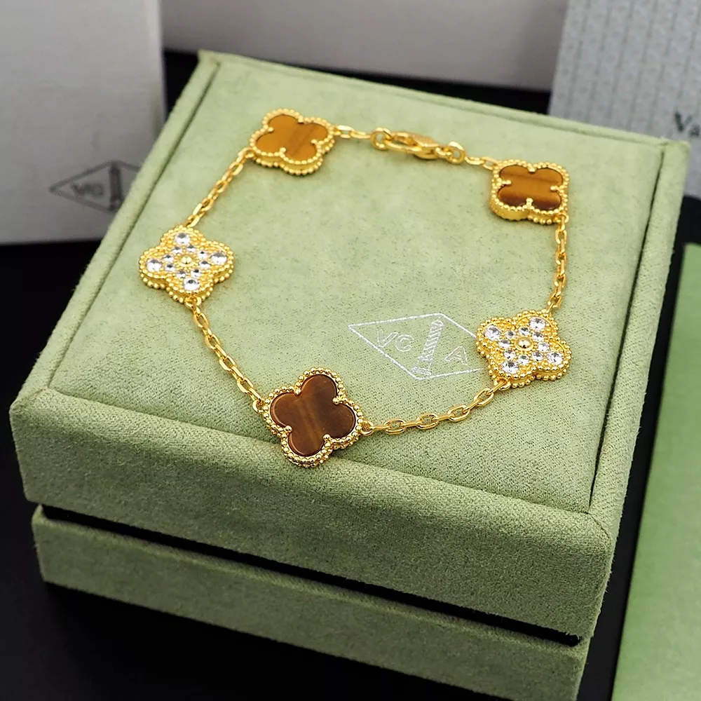 Van Cleef & Arpels Bracelets For Women Sleek 9259
