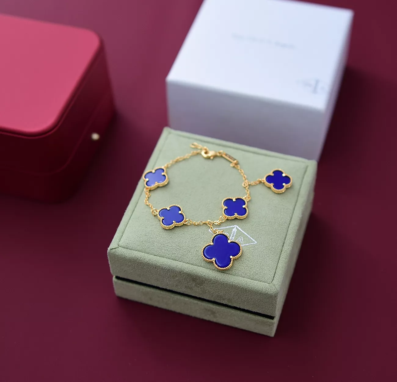 Van Cleef & Arpels Bracelets For Women Vibrant 3853